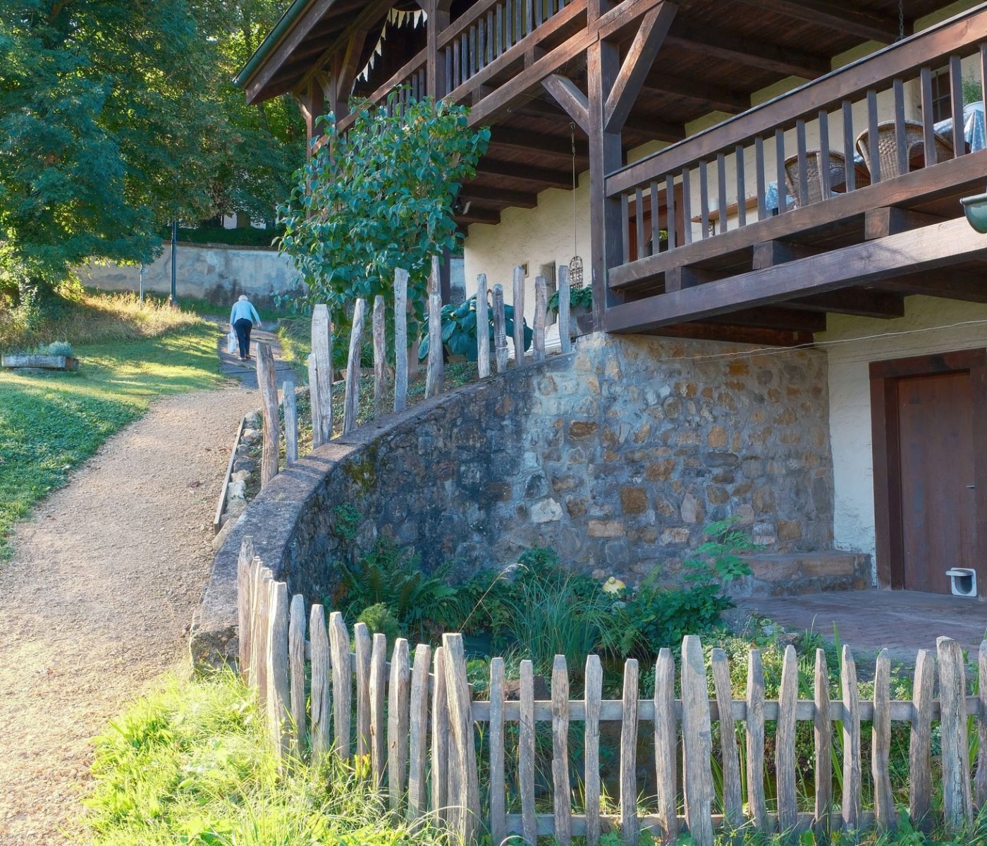 Barrierefreie Gartenwege planen und umsetzen 1 Barrierefreie Gartenwege planen und umsetzen